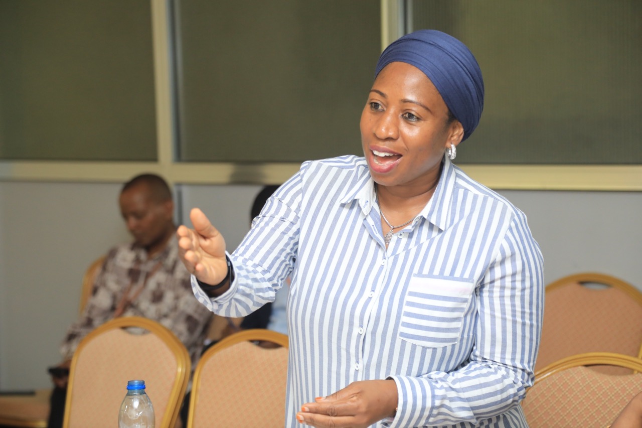 Waziri wa Afya Mhe. Ummy Mwalimu Akieleza Jambo Mbele ya Kamati ya Afya na UKIMWI, Wakati wa Kikao Baina ya Kamati Hiyo na Bohari ya Dawa