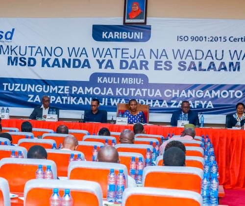 Mkuu wa Wilaya ya Morogoro Akiwa na Wajumbe wa Kikao cha Wadau na Wateja wa MSD Kanda ya Dar es Salaam