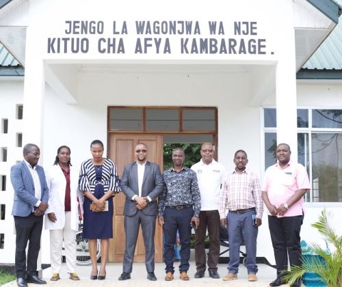 Mjumbe wa Bodi ya Wadhamini ya MSD Bw. Ally Seleman Akiwa kwenye Picha ya Pamoja na Mganga Mkuu wa Halmashauri ya Manispaa ya Shinyanga Dkt. Elisha Robert Ndaki na Watendaji Wengine